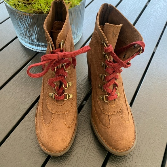 BORN leather handcrafted woman’s boots. Anti slip. Size 7. Full leather. - Picture 2 of 13